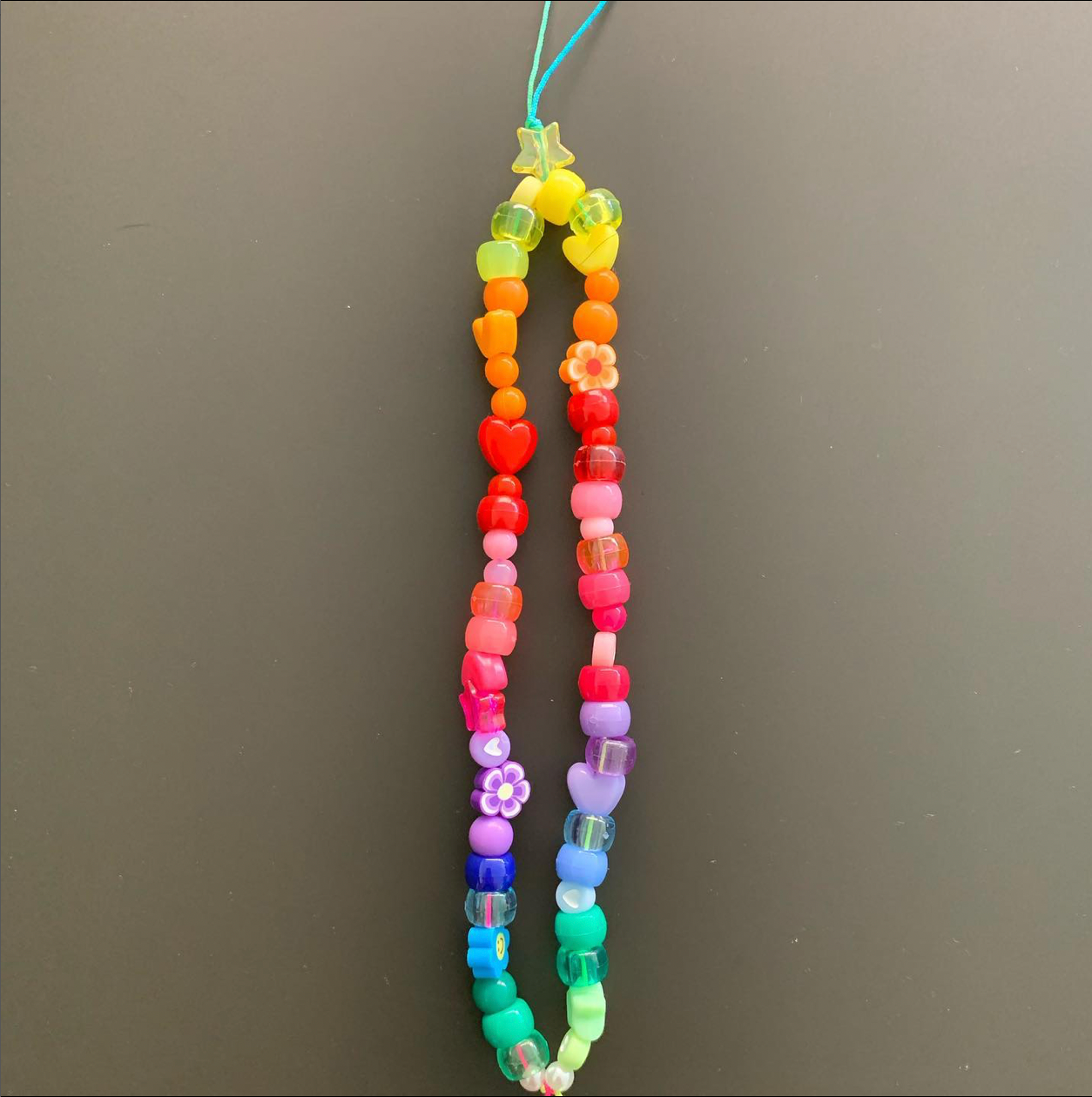 Chaine de TĂ©lĂ©phone Rainbow â